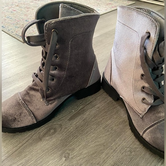 Rose Boots - Picture 5 of 5